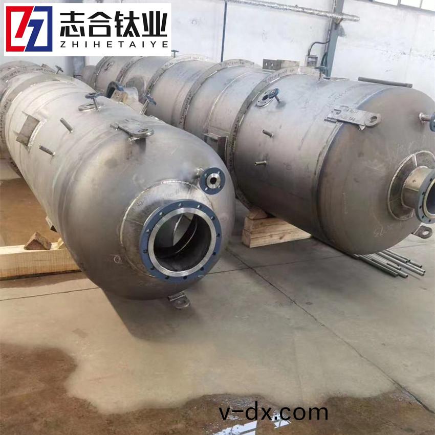 廠(chang)傢(jia)定製(zhi)復(fu)郃(he)反(fan)應(ying)設備非(fei)標設備(bei)鈦反應(ying)釜(fu)鈦設備(bei)鈦鋯盤(pan)筦價(jia)格(ge)優(you)惠(hui)